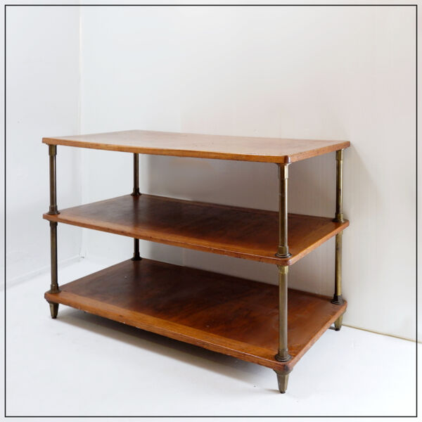 Table d'exposition française  à trois niveaux d'une boutique - 1900s