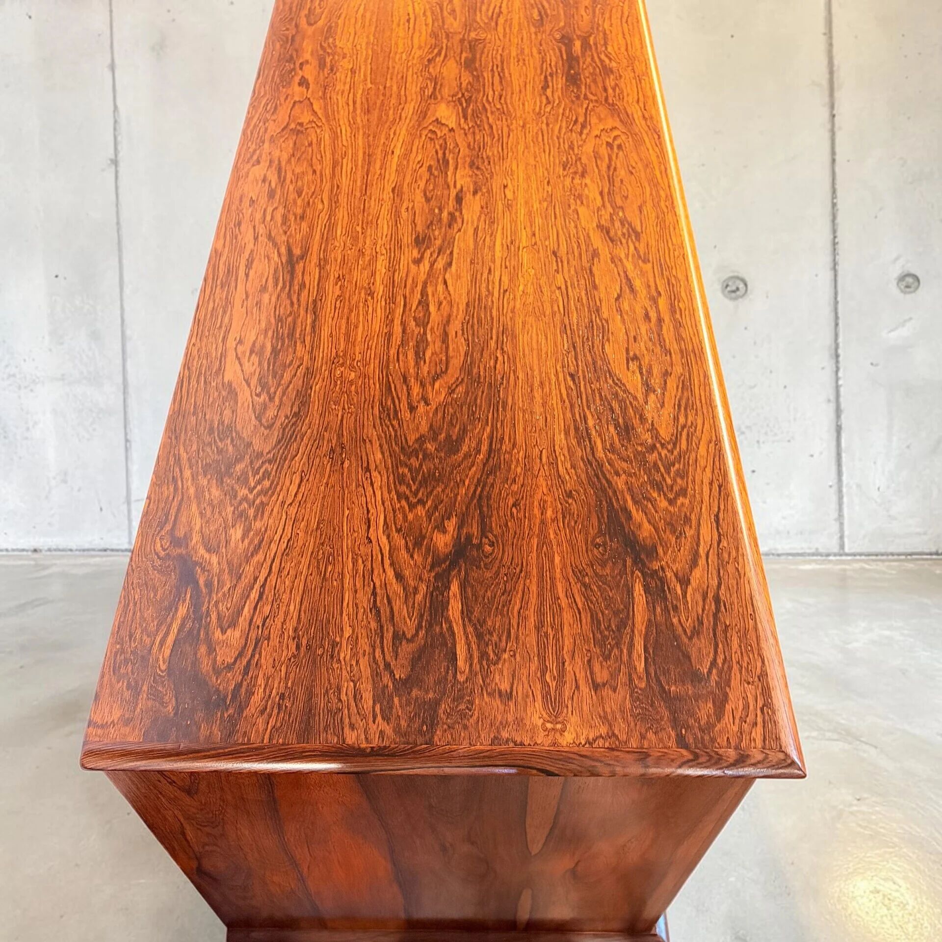 Enfilade en palissandre par Arnø, danois, années 1960.