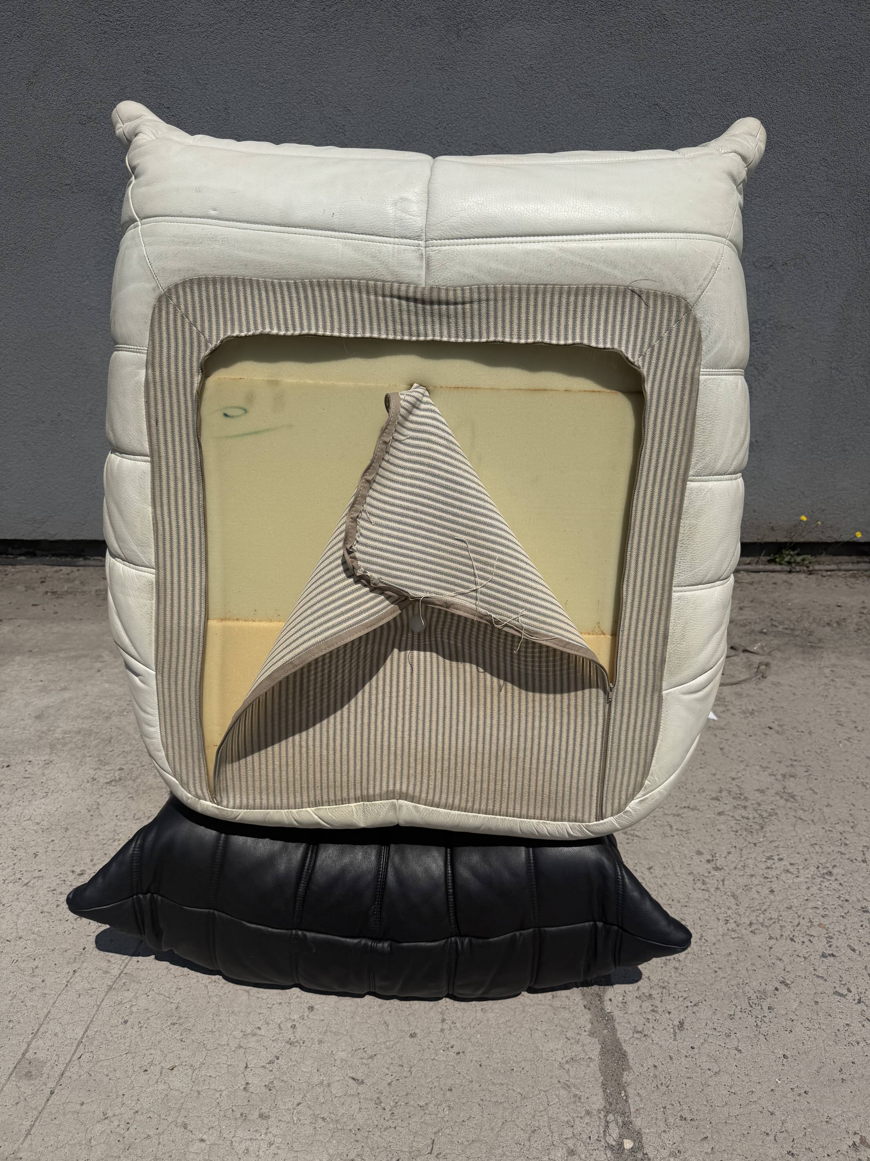100% authentic Ligne Roset Togo 1-seater + pouf original leather Black & White