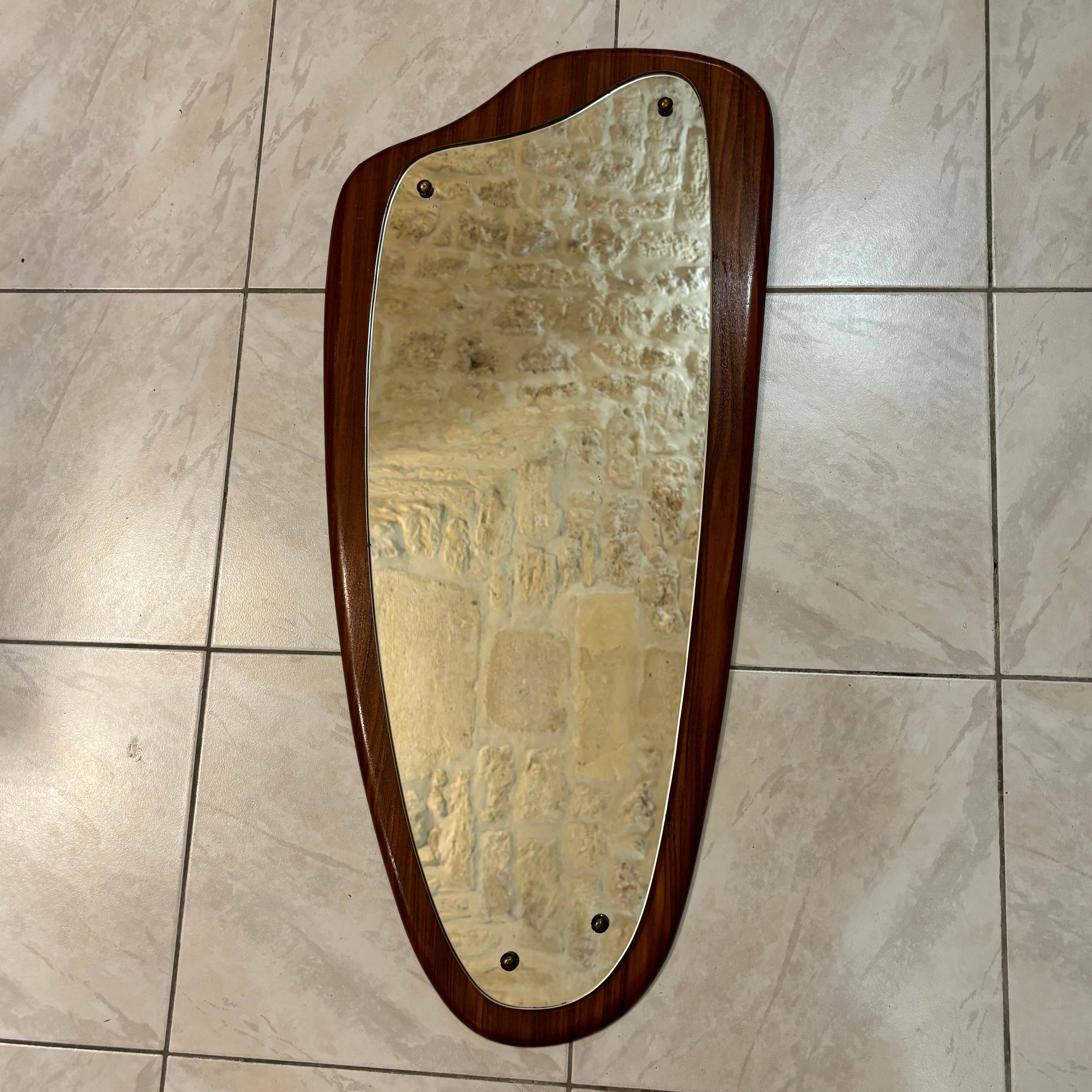 Scandinavian free-form mirror