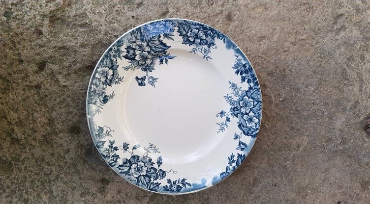 Assiette en Terre de Fer Saint Amand & Hamage modèle Marie-Louise