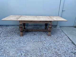 Extendable monastery table