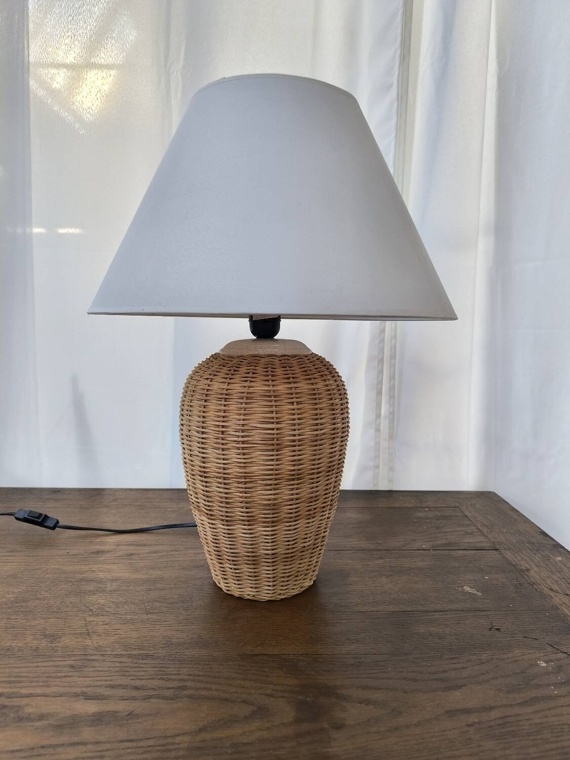 Wicker table lamp