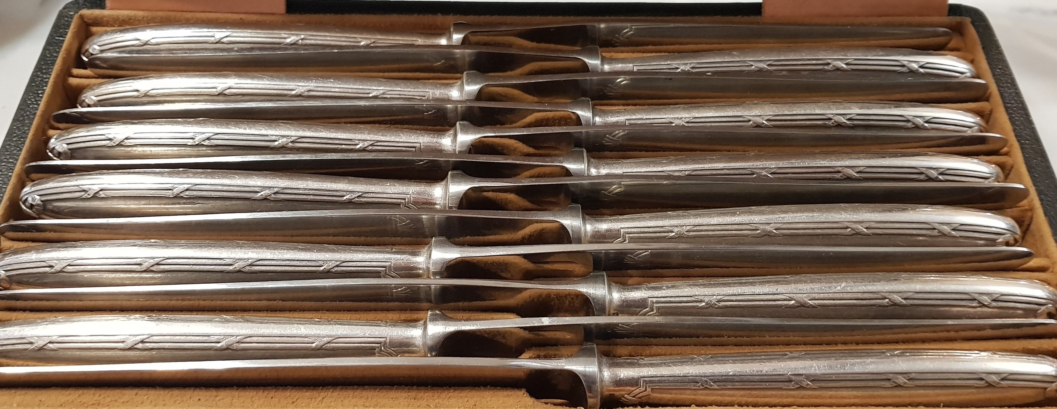 12 silver metal knives