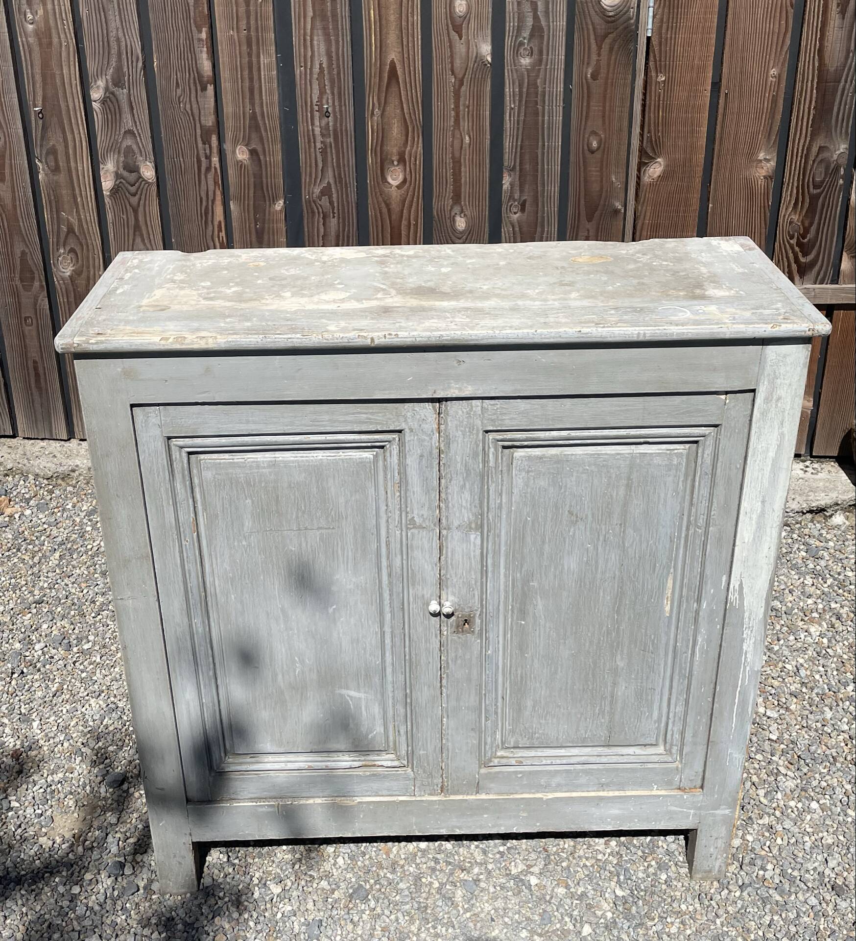 Buffet parisien en bois ancien gris