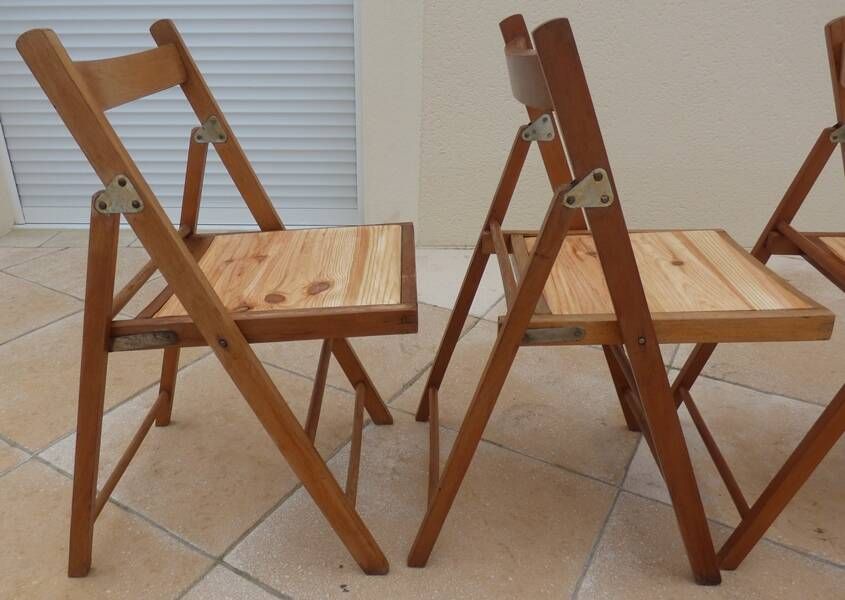 4 vintage varnished wooden folding chairs - Seats completely restored.