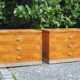 Rare paire de tables de chevet en loupe d'orme - 1970