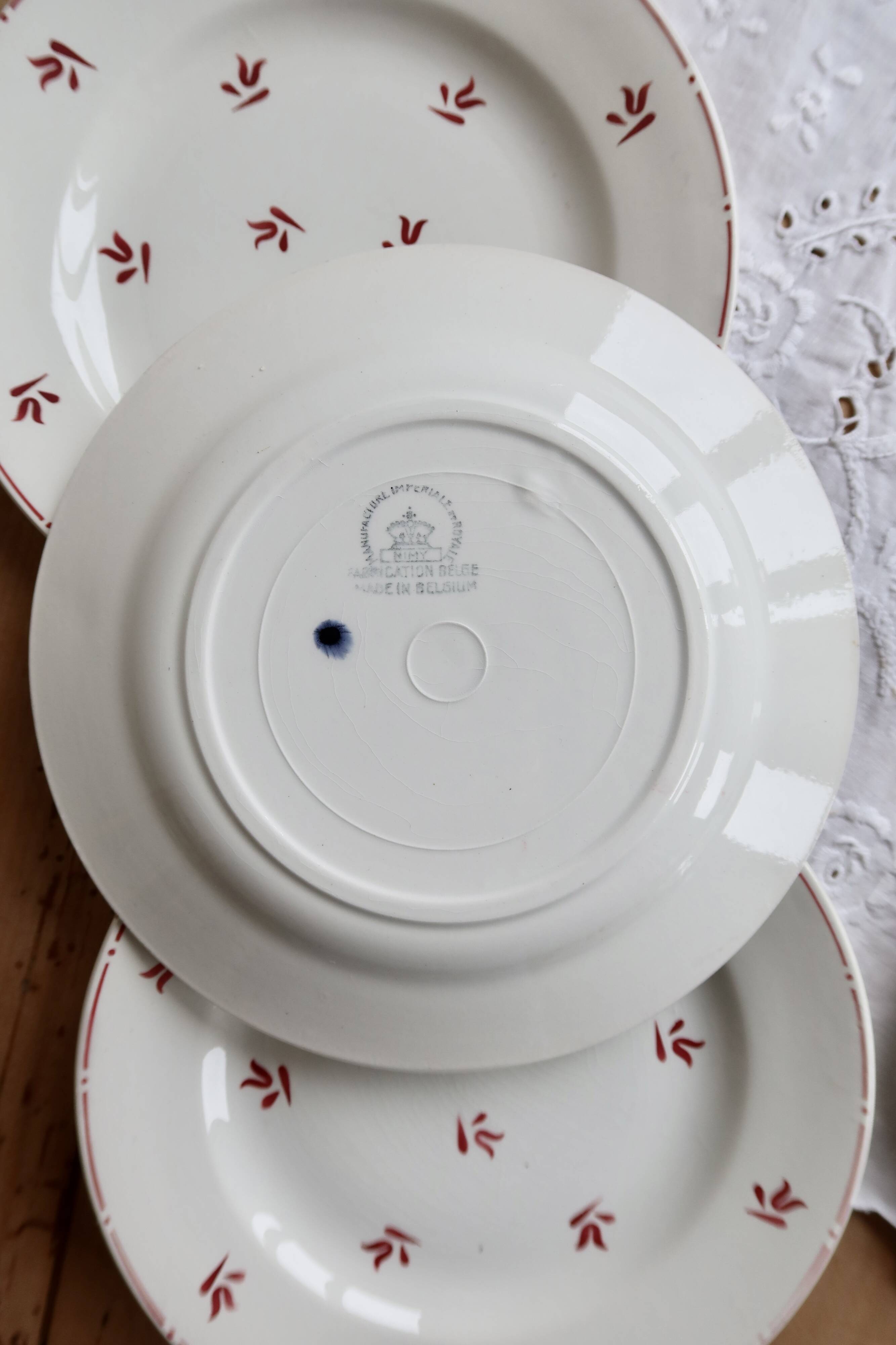 4 vintage dessert plates ceramic red patterns