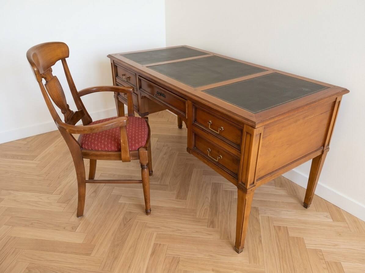 Office set and chair in cherry wood, antique style.