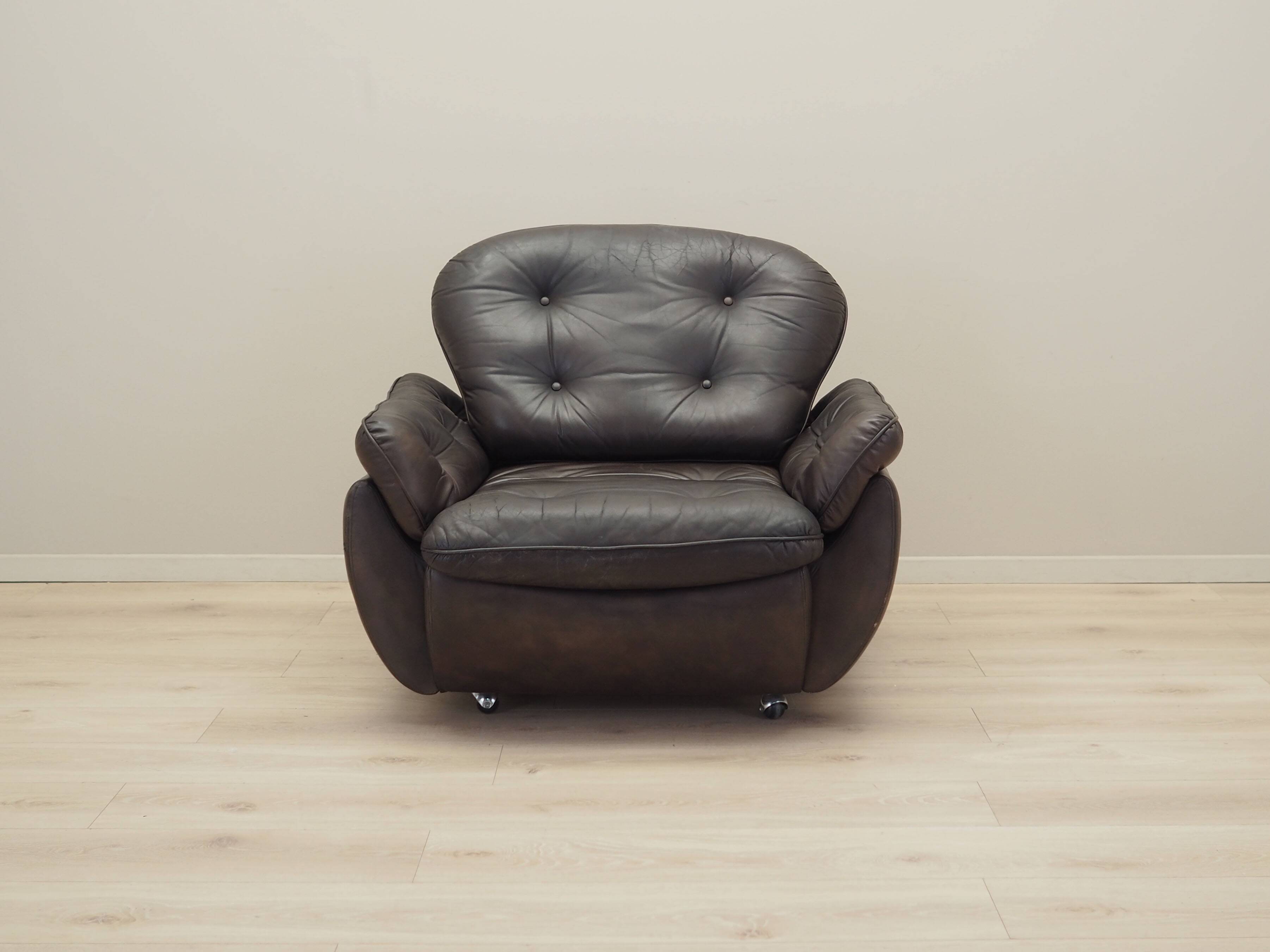 Armchair with castors, Italian design, 1970s, production: Italy