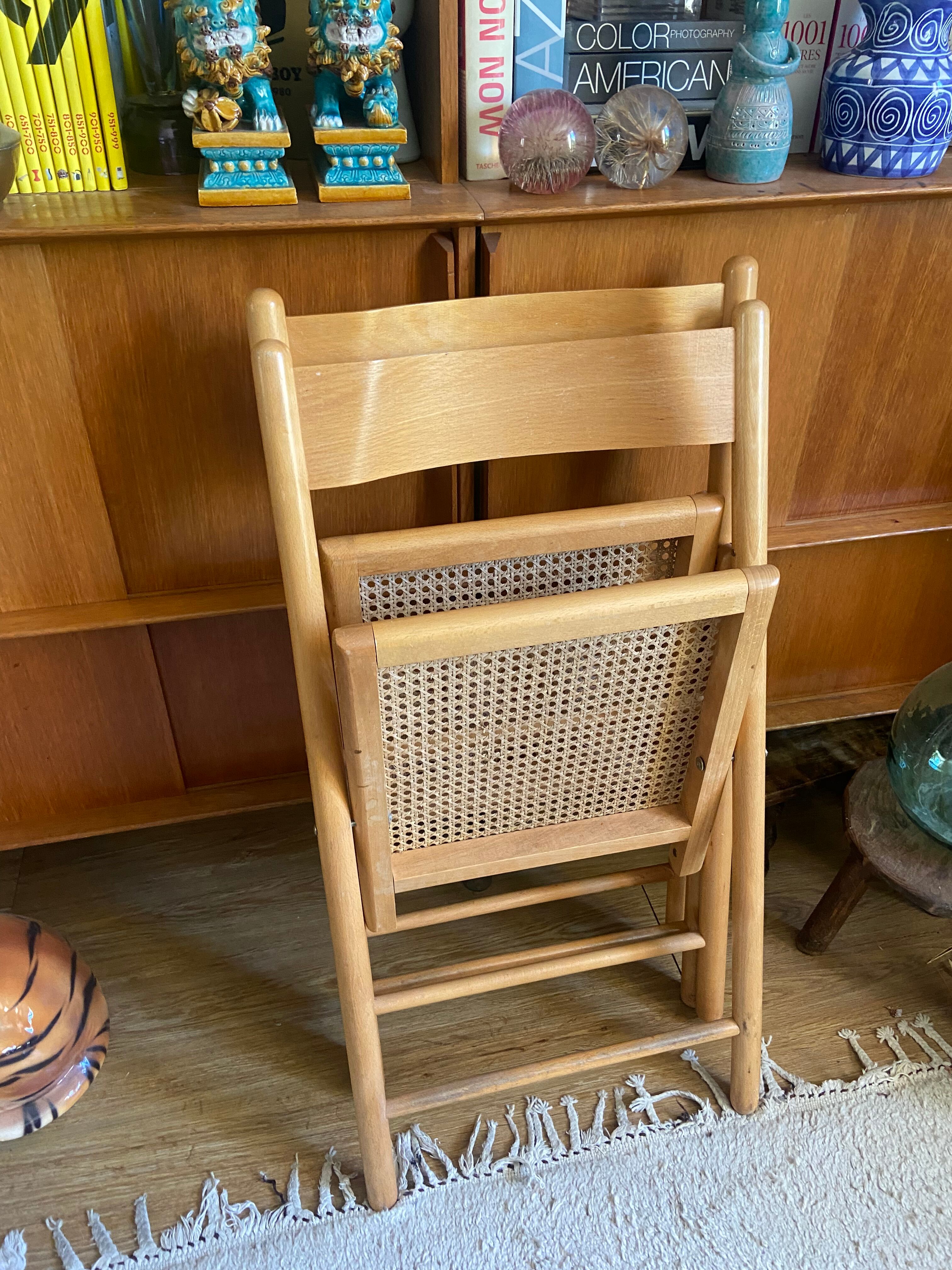 Pair of folding wooden chairs and vintage cannage