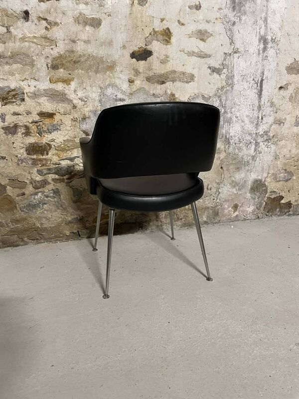 Fauteuil style conférence design noir pieds métal – lignes contemporaines