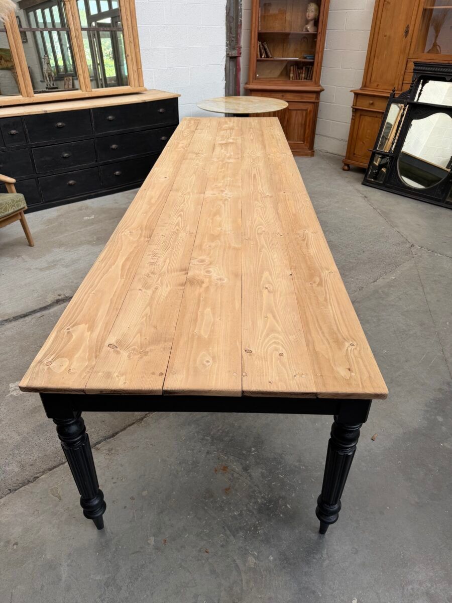 Large community table