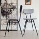 Paire de chaises en métal noir et tissu bleu