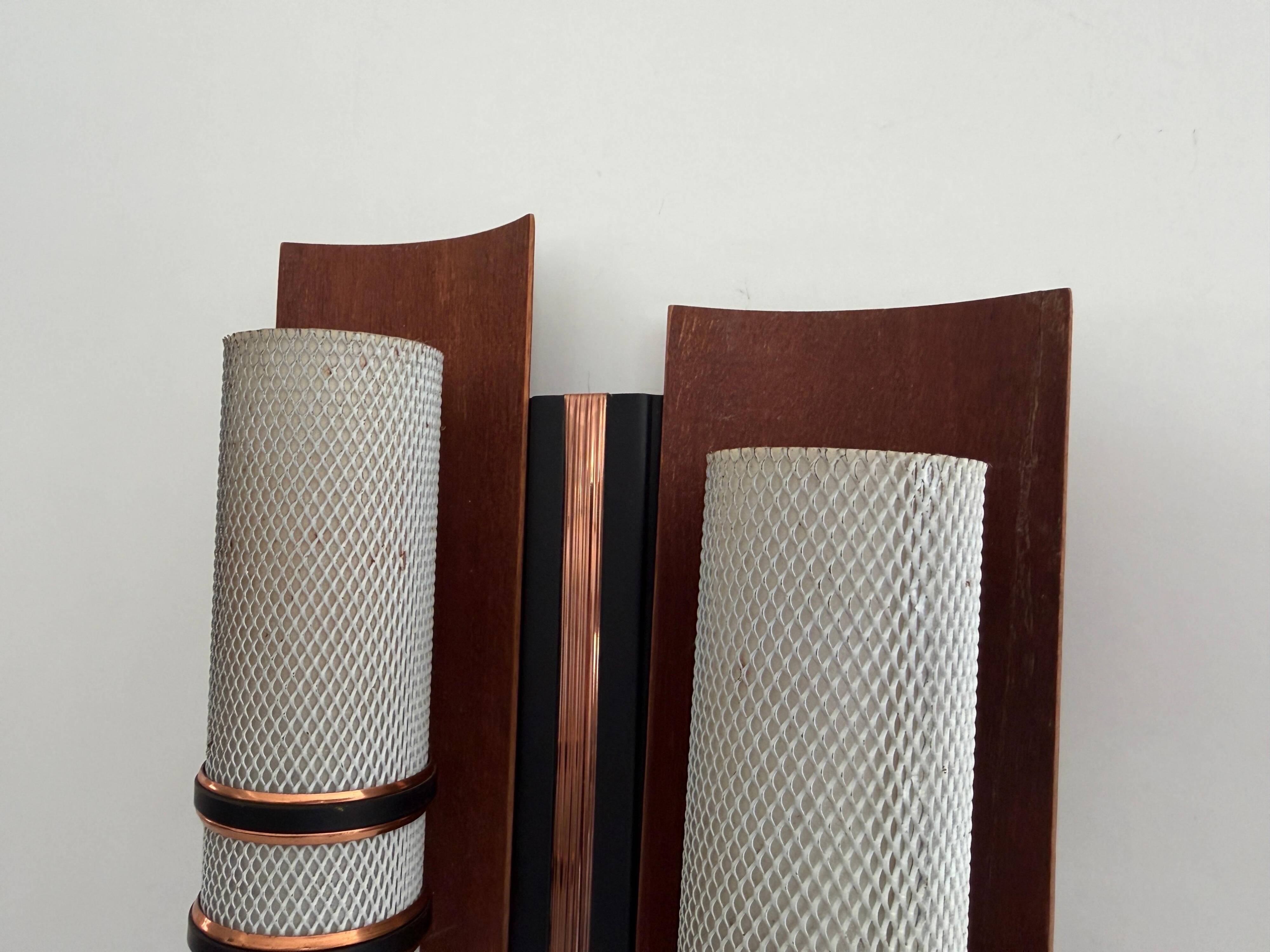 Simple mid-century wall light in metal, wooden and copper base, 1960s, Germany.