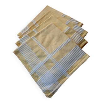 4 serviettes anciennes jaunes