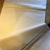 Nappe damassée jaune pâle et crème