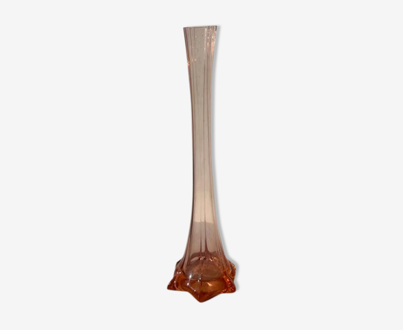 Vase soliflore en verre soufflé rose vintage