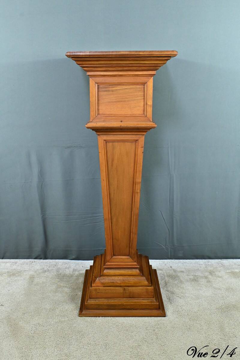 Important walnut column gain – Early 20th century