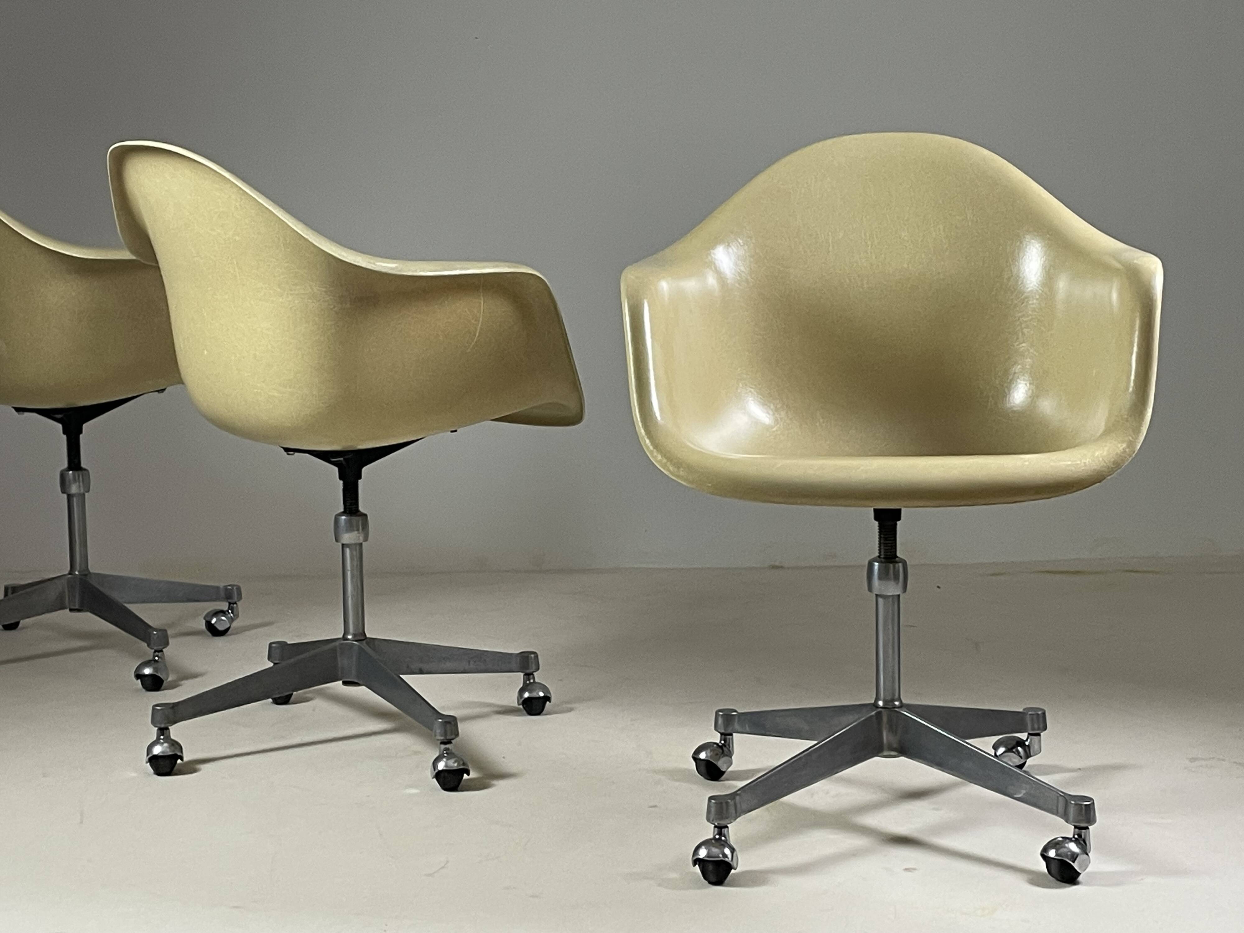 Fiberglass armchair by Charles Eames for Herman Miller, 1960