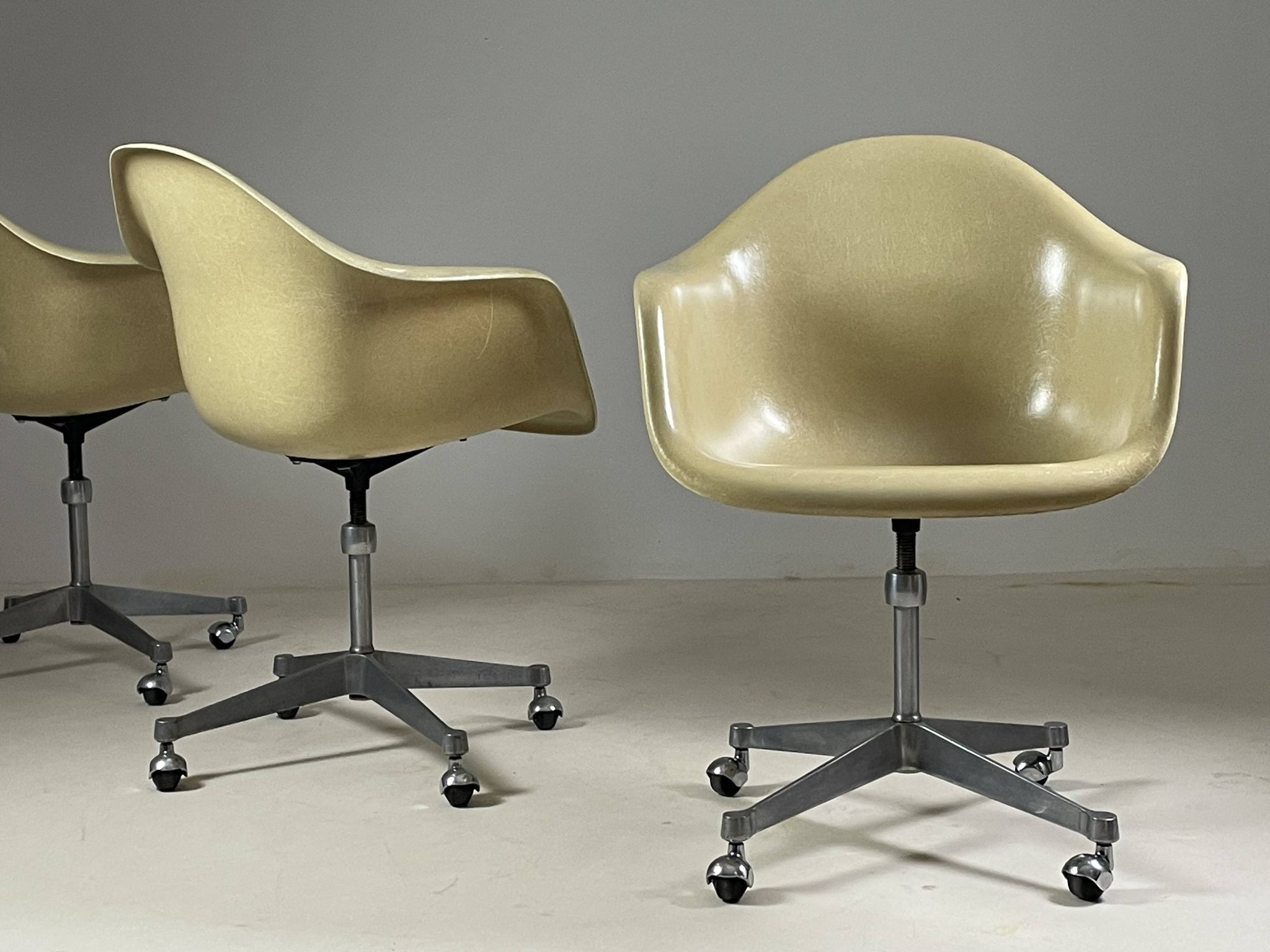 Fauteuil en fibre de verre par Charles Eames pour Herman Miller, 1960