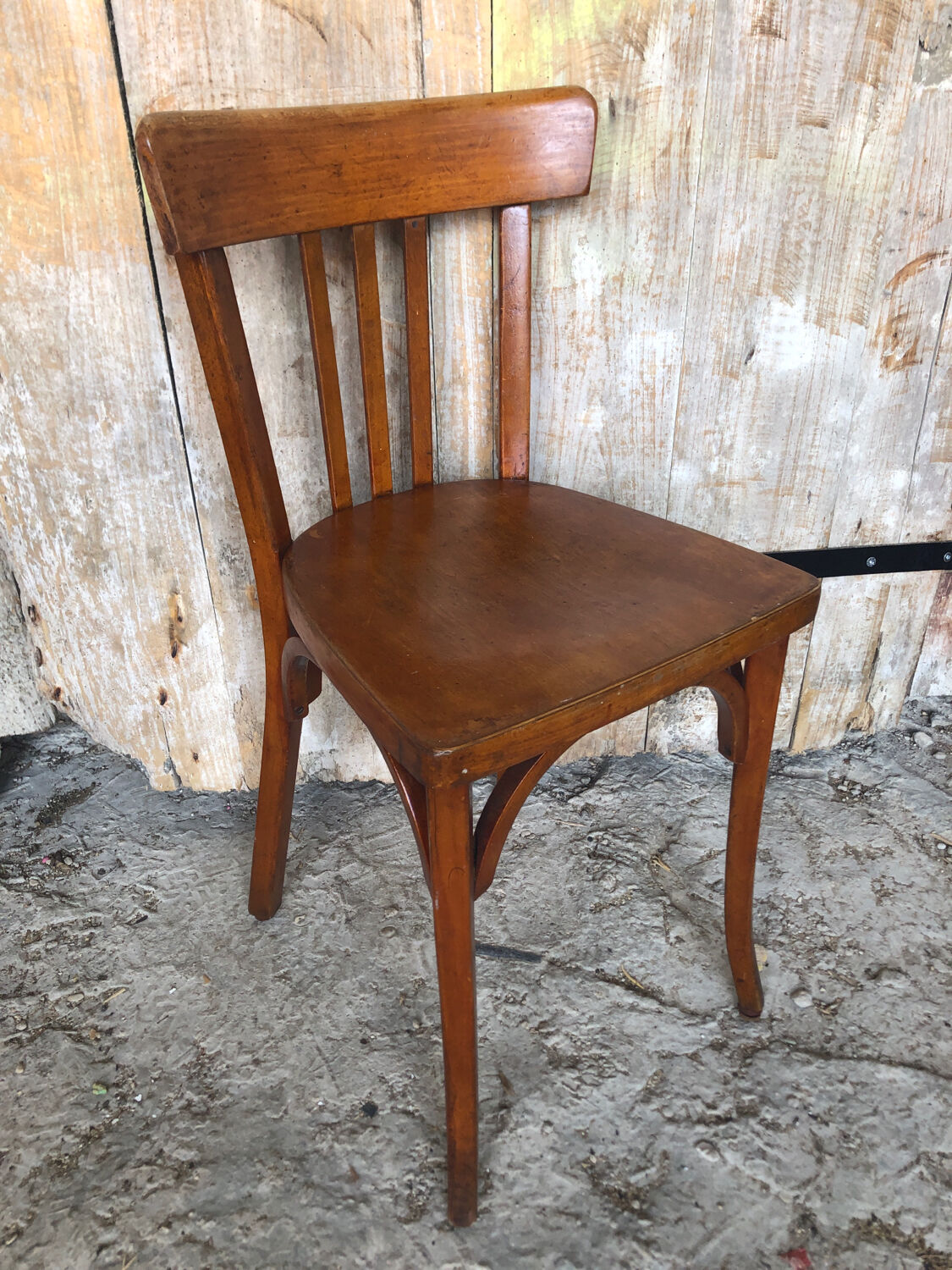 Chaise bistrot en bois clair années 70 vintage