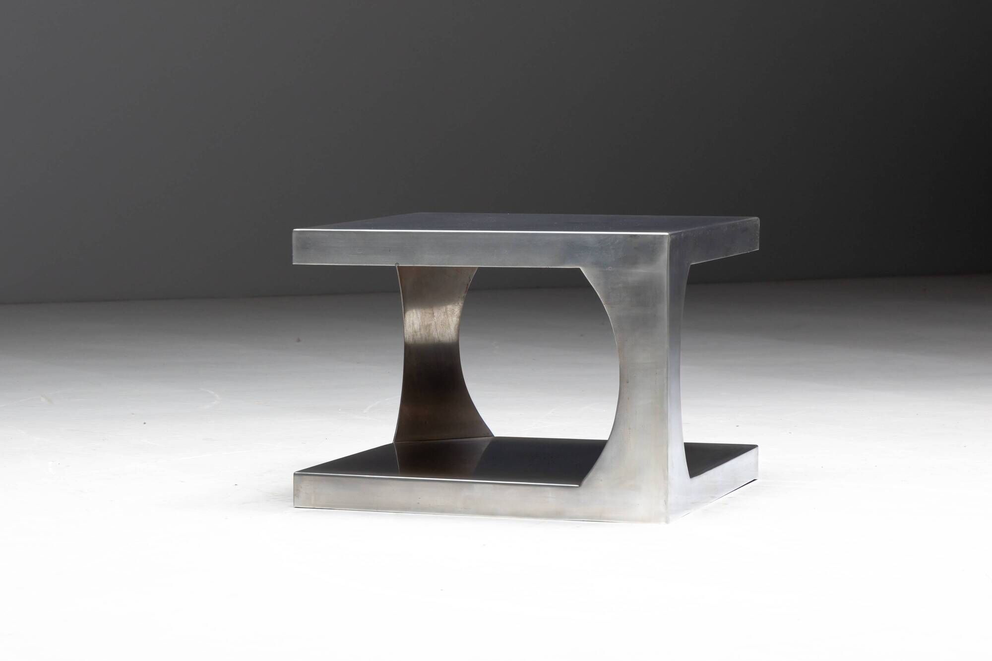 Tables d'appoint modernistes en aluminium, Italie, années 1970