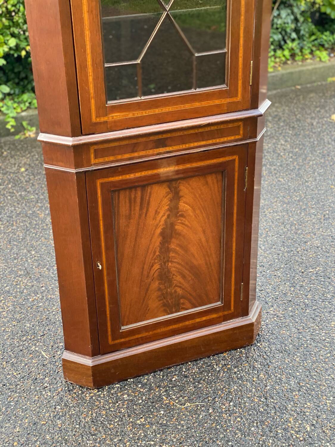 Victorian corner cabinet in solid wood and marquetry