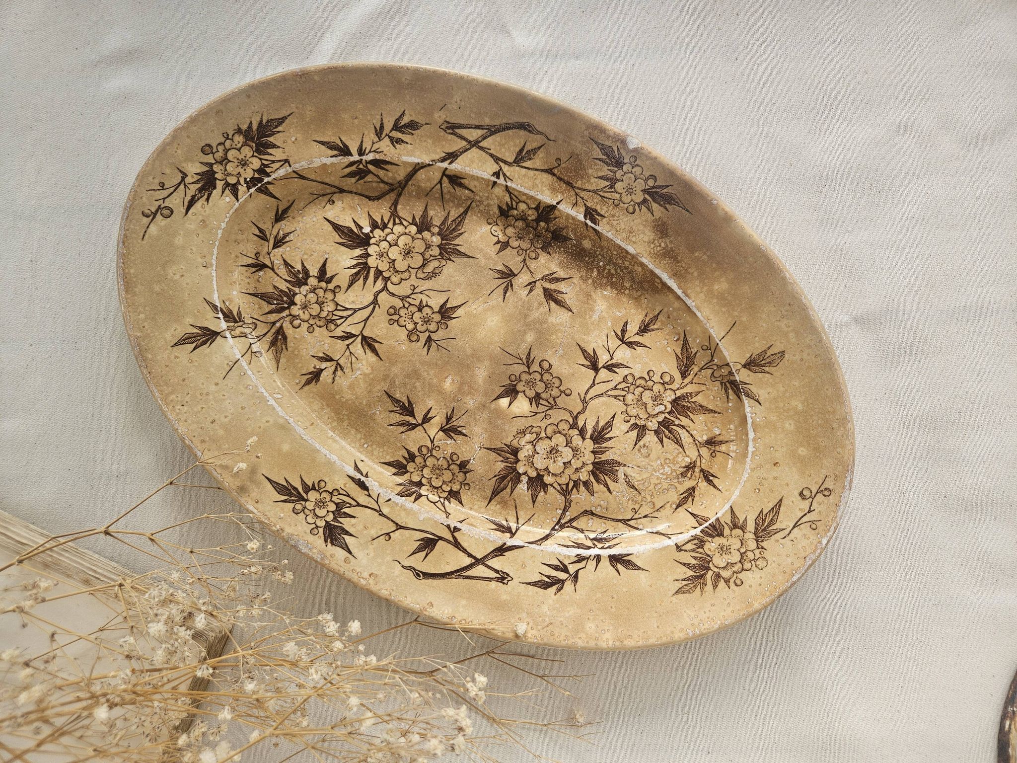 Old earthenware dish from Grigny