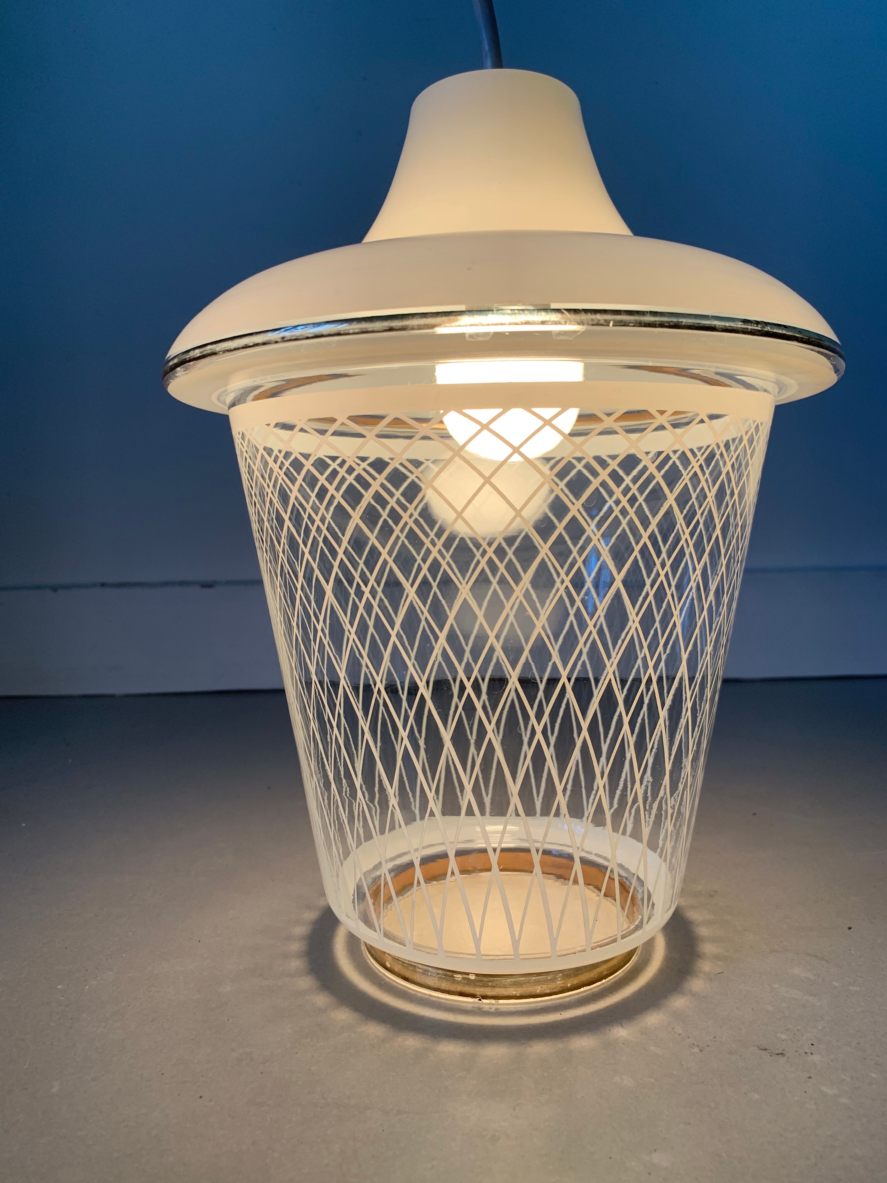Lot de 2 suspensions verre années 50