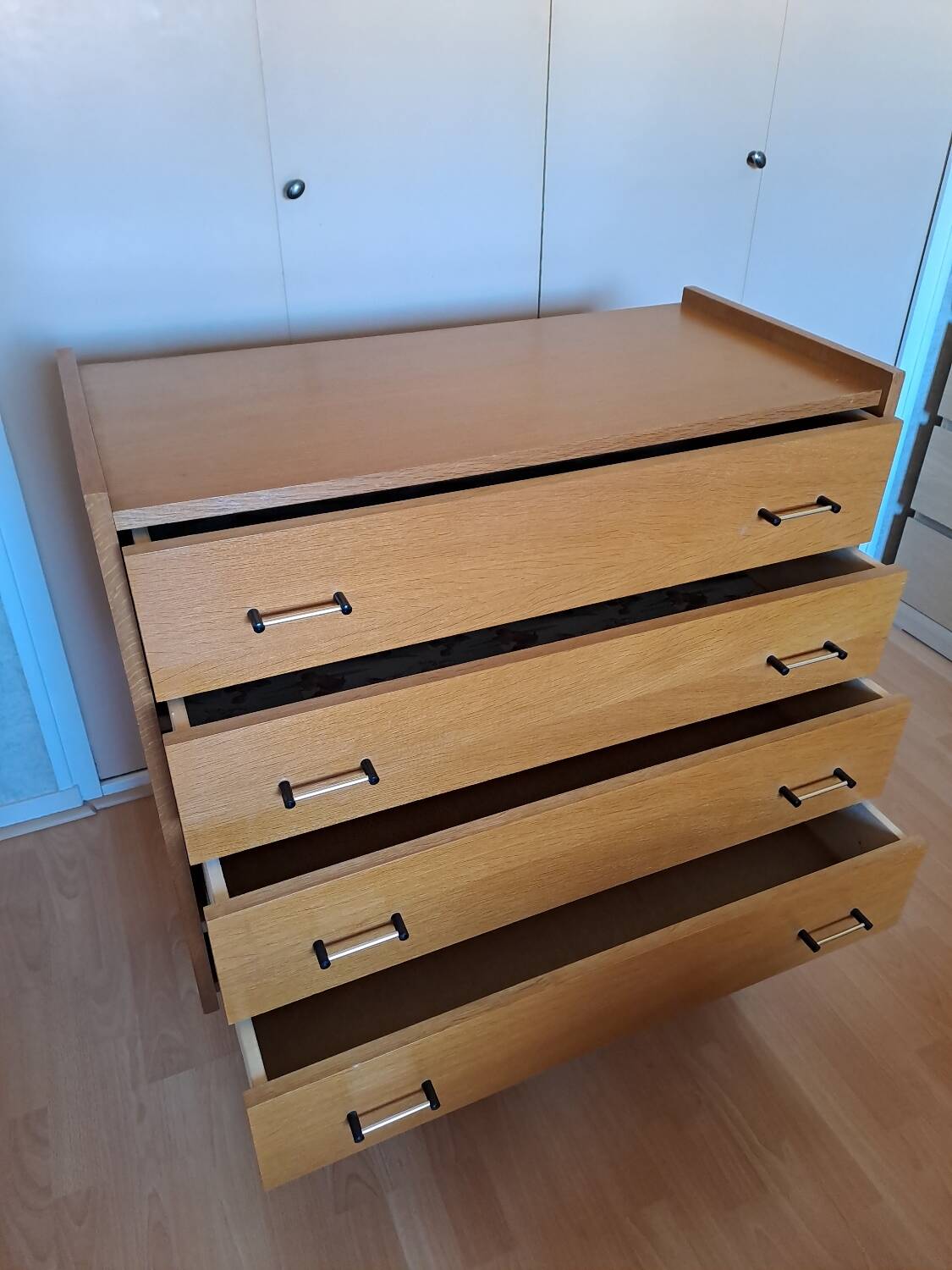 Vintage 4-drawer chest of drawers