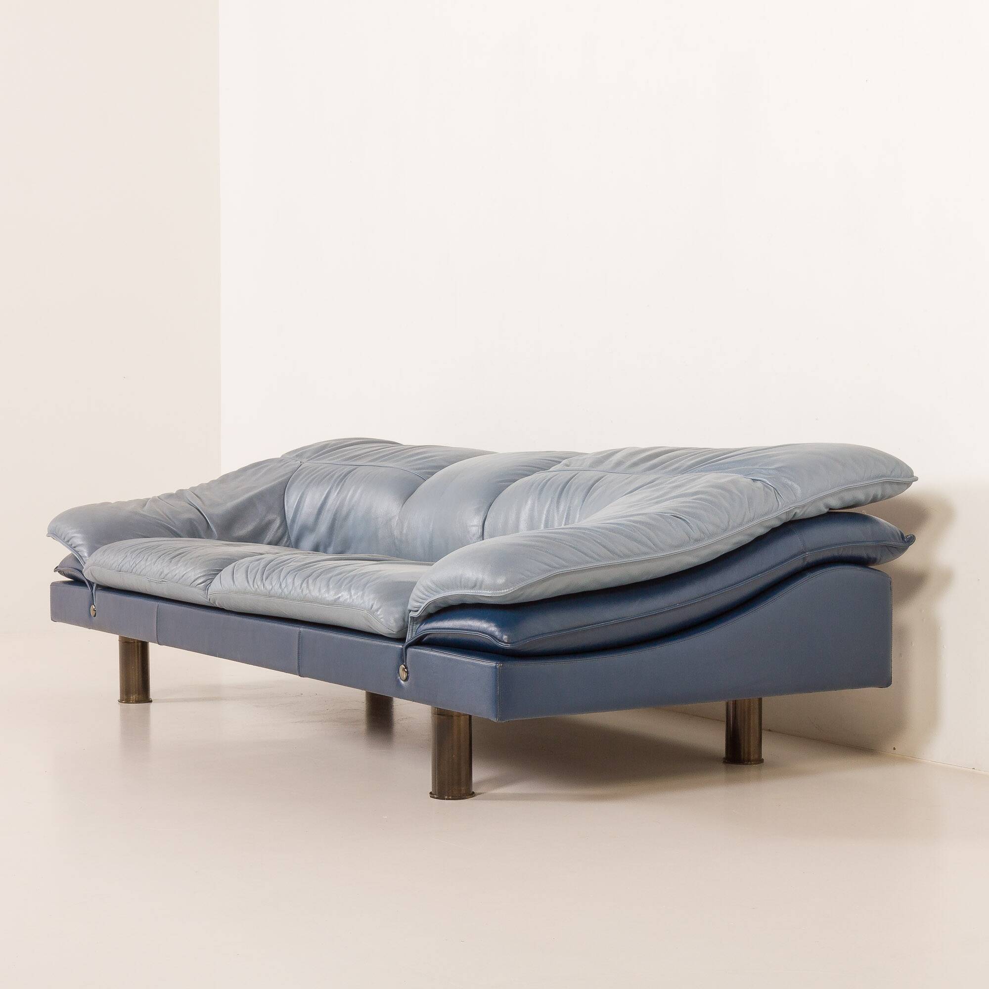 Vintage Poltrona Frau Space Age leather sofa, Italy 1980s