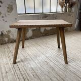 Table brutaliste savoyarde en chêne