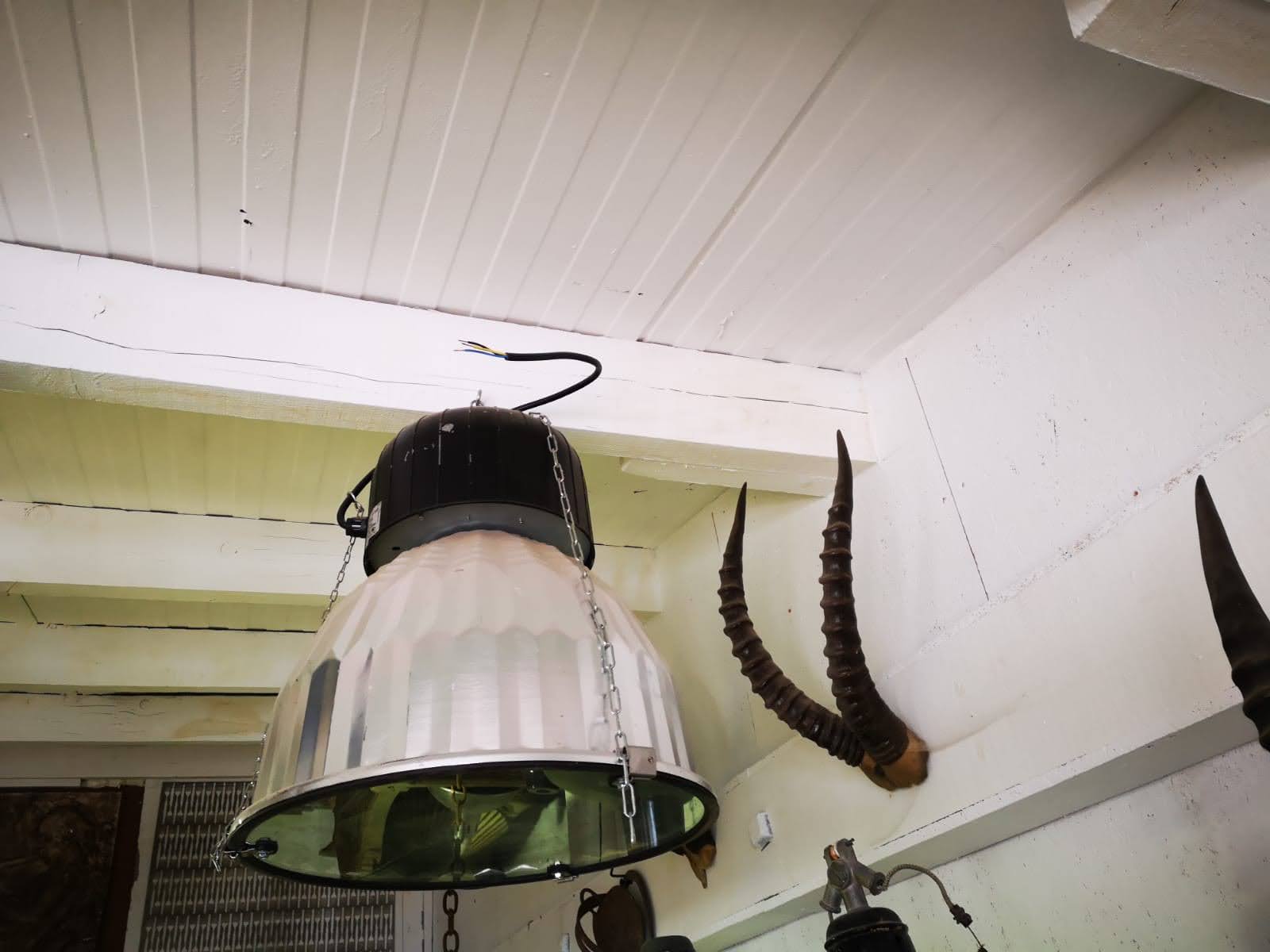 Industrial-style metal hanging lamp