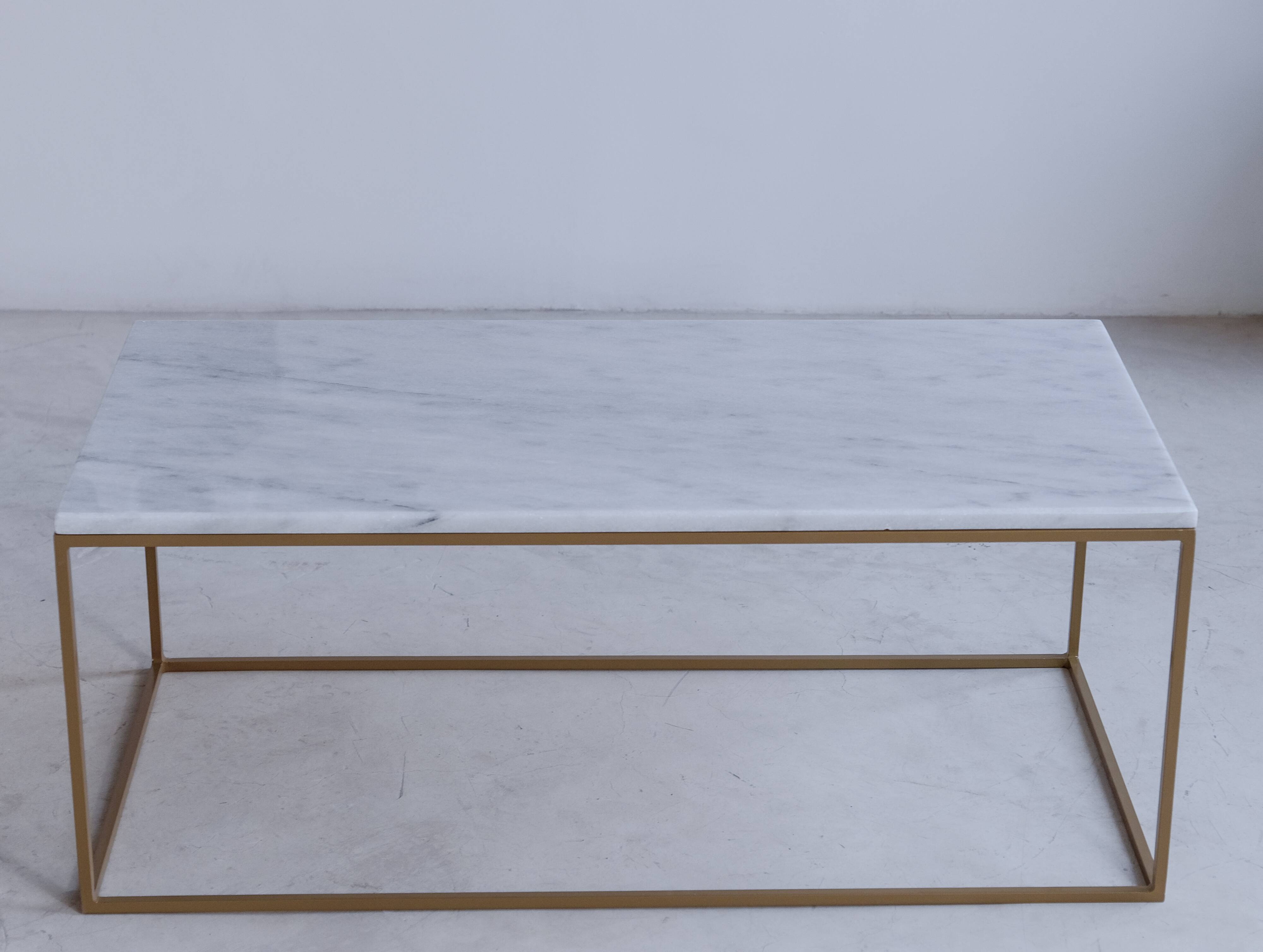 Rectangular coffee table in white Marble Ibiza, gilded base L120xP60xH40.