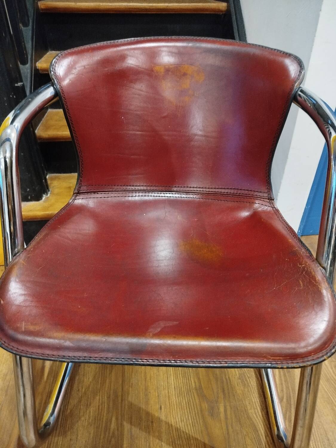 Chaise cantilever vintage cuir & chrome – design 60s/70s