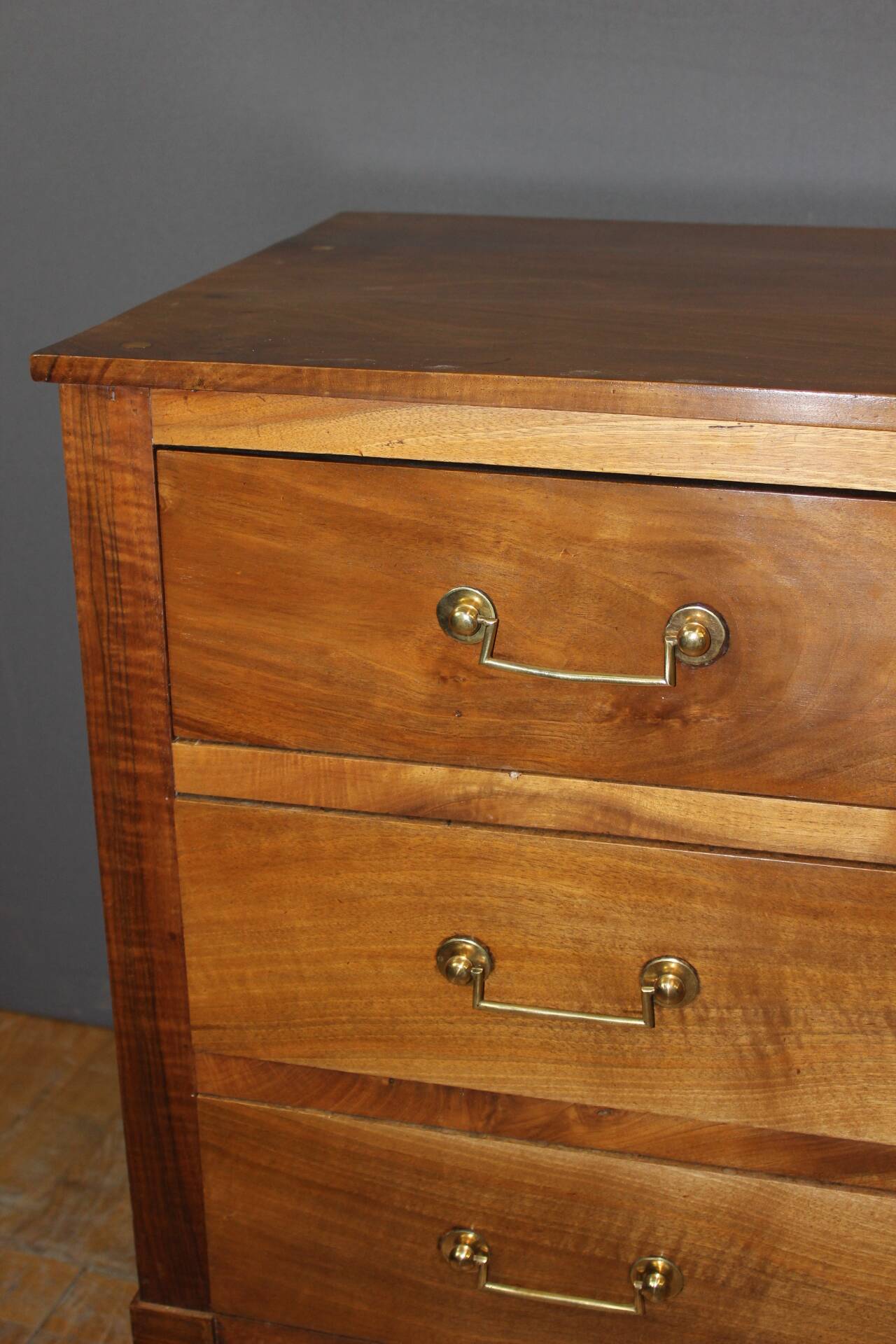 Commode Directoire en noyer début XIX
