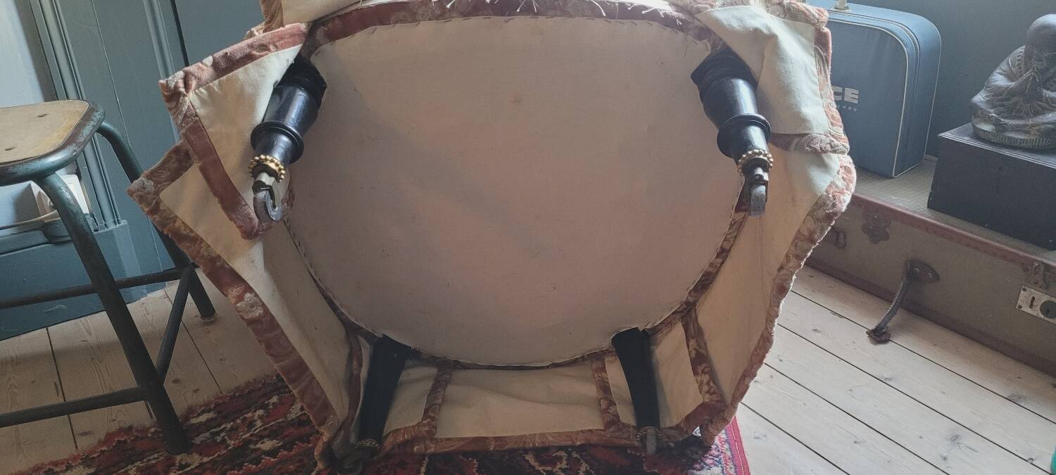 Velvet toad armchair