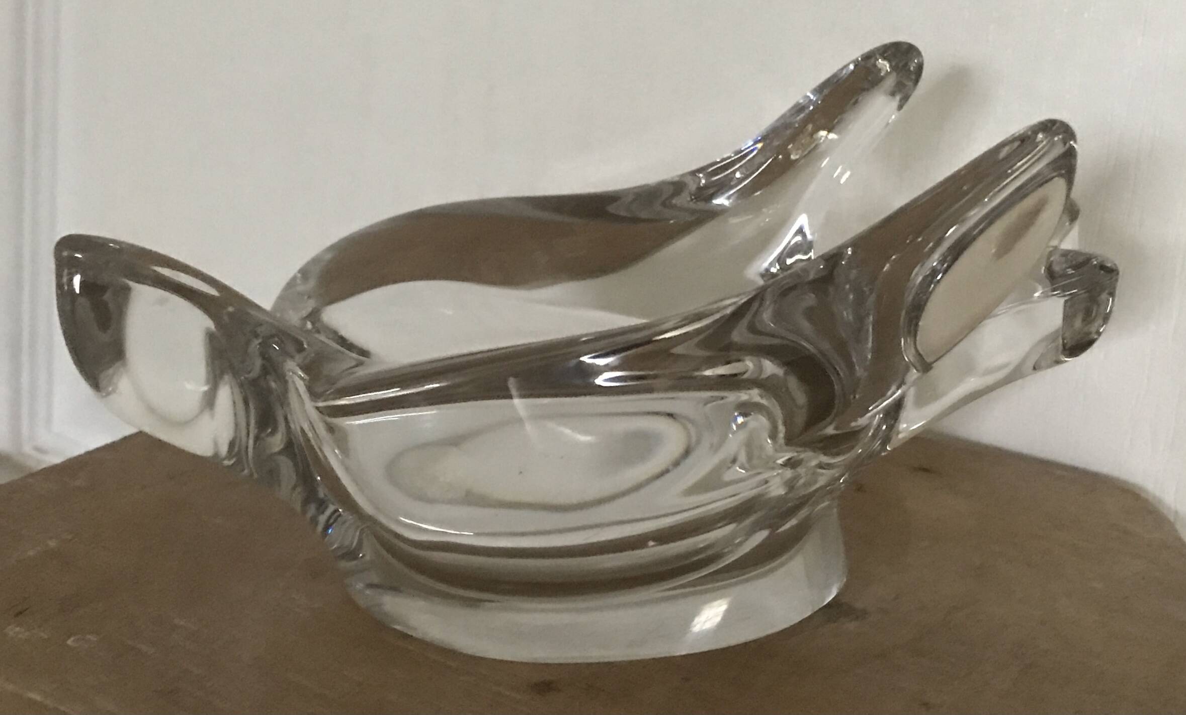 Bird-shaped paperweight, crystal swallow