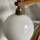 Lampe moderniste articulée pin et opaline  vintage 1980
