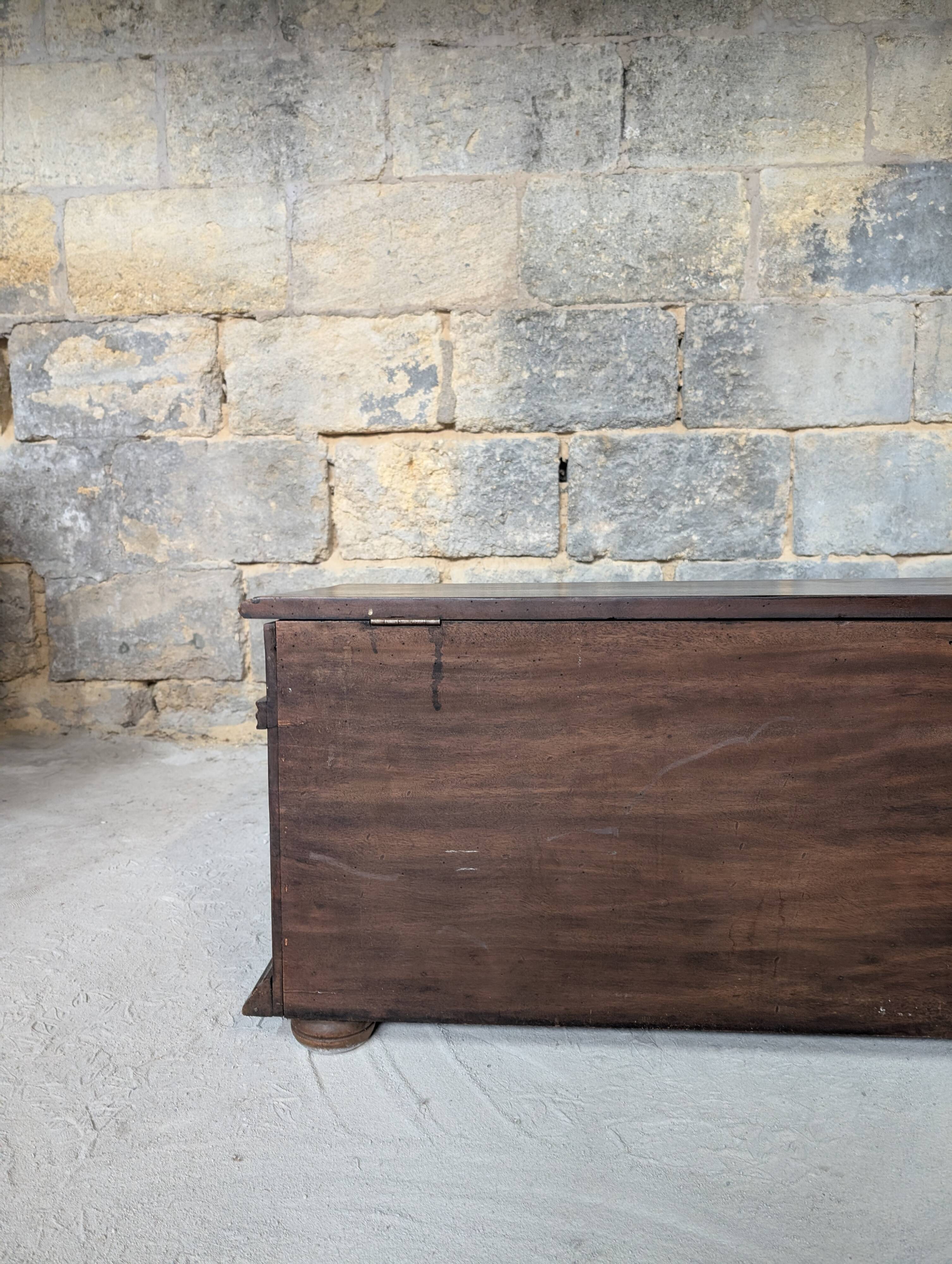 Coffre en bois