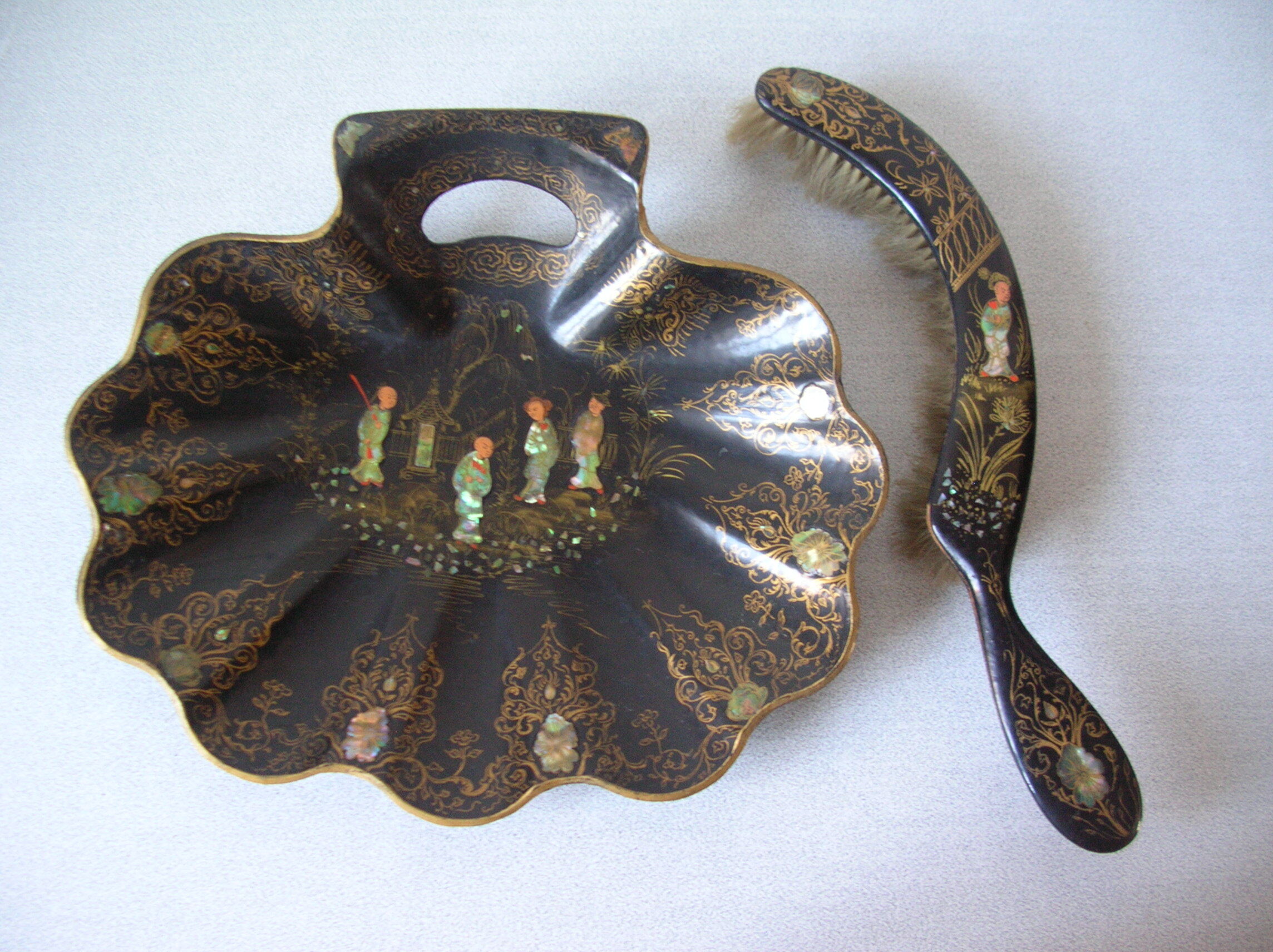 Old garbage pickup shovel brush cardboard boiled mother-of-pearl wood deco japanese