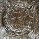 Plat en verre pressé