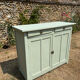 Buffet parisien vintage et son verrier vert d’eau