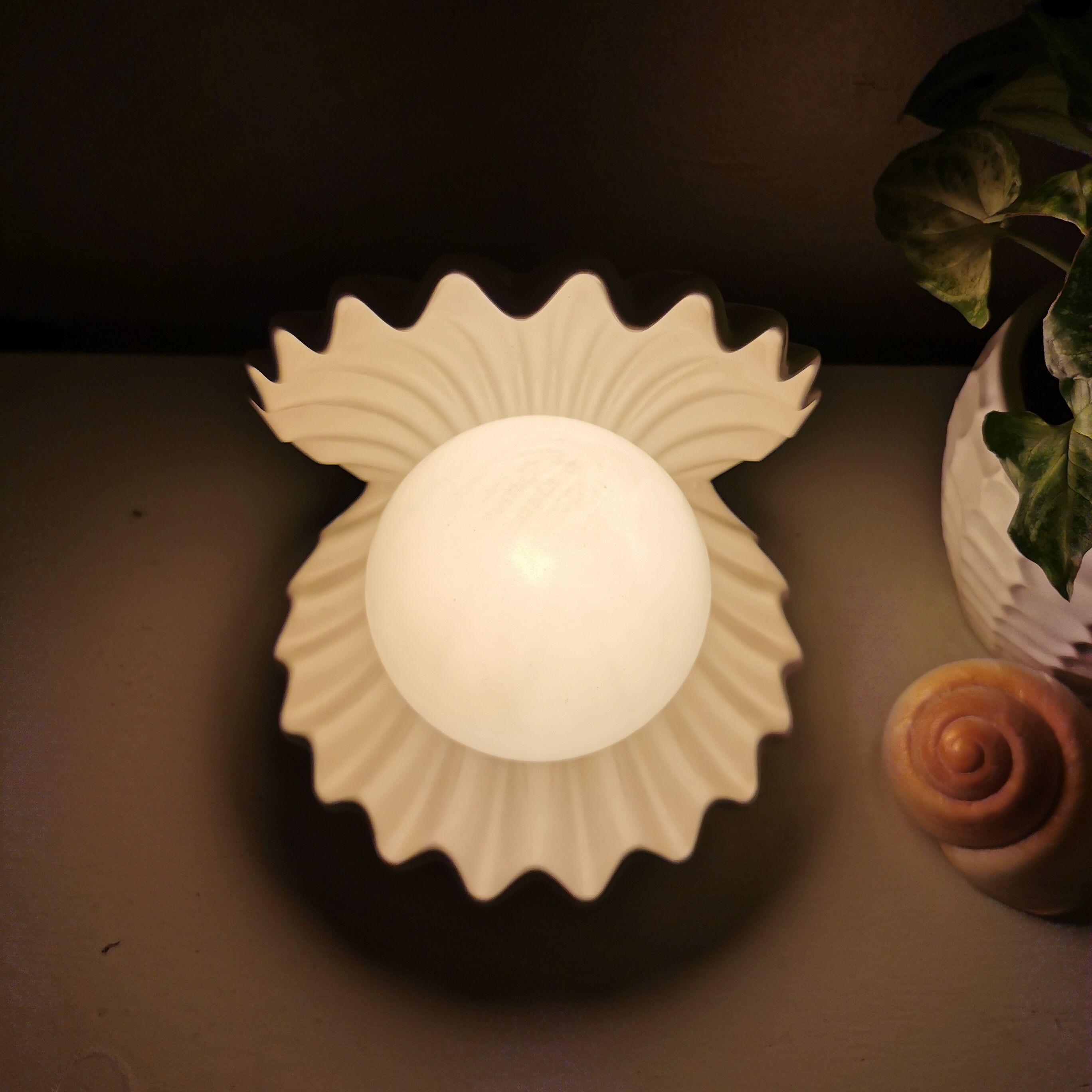 Huître de lampe de table en céramique de cru avec la perle, années quatre-vingt