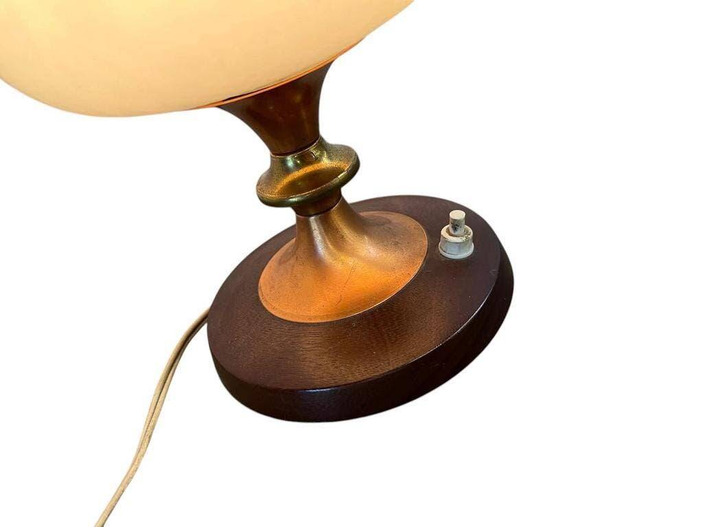 Lampe de table vintage en verre avec base en bois