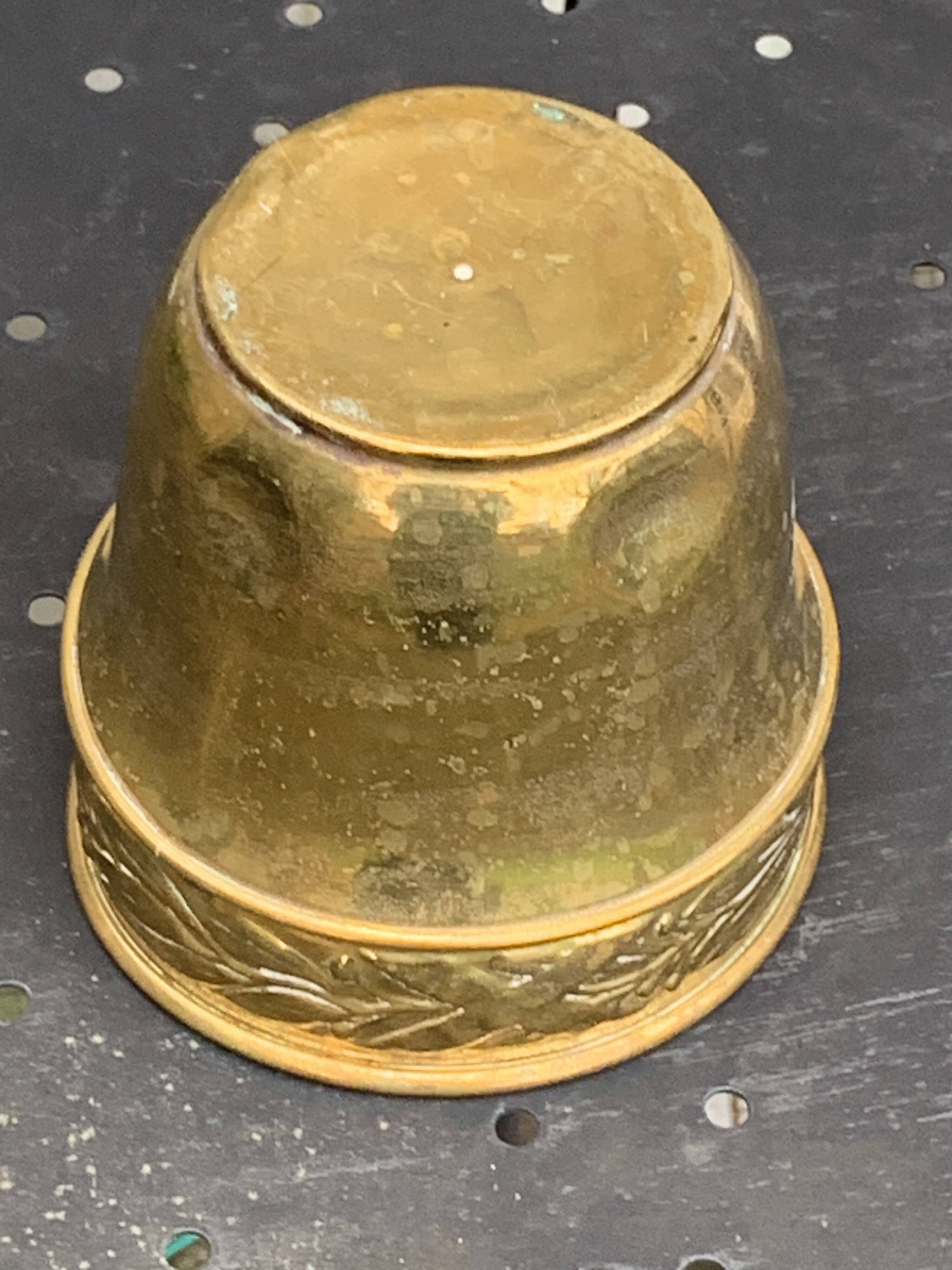Pot cover in gilded brass, copper, chiseled and hammered pattern, foliage and cherries, old