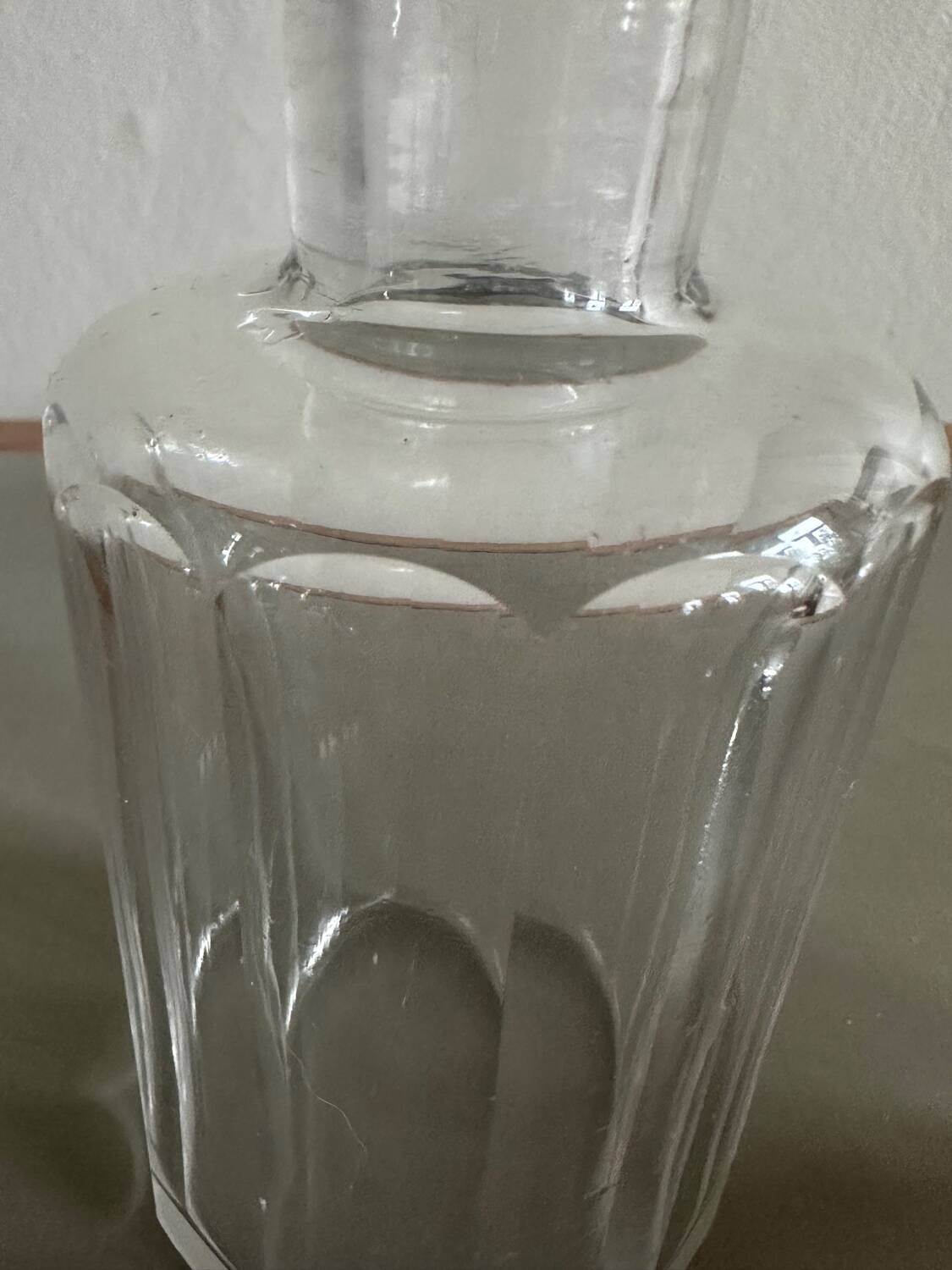 Glass bottle and its glass stopper