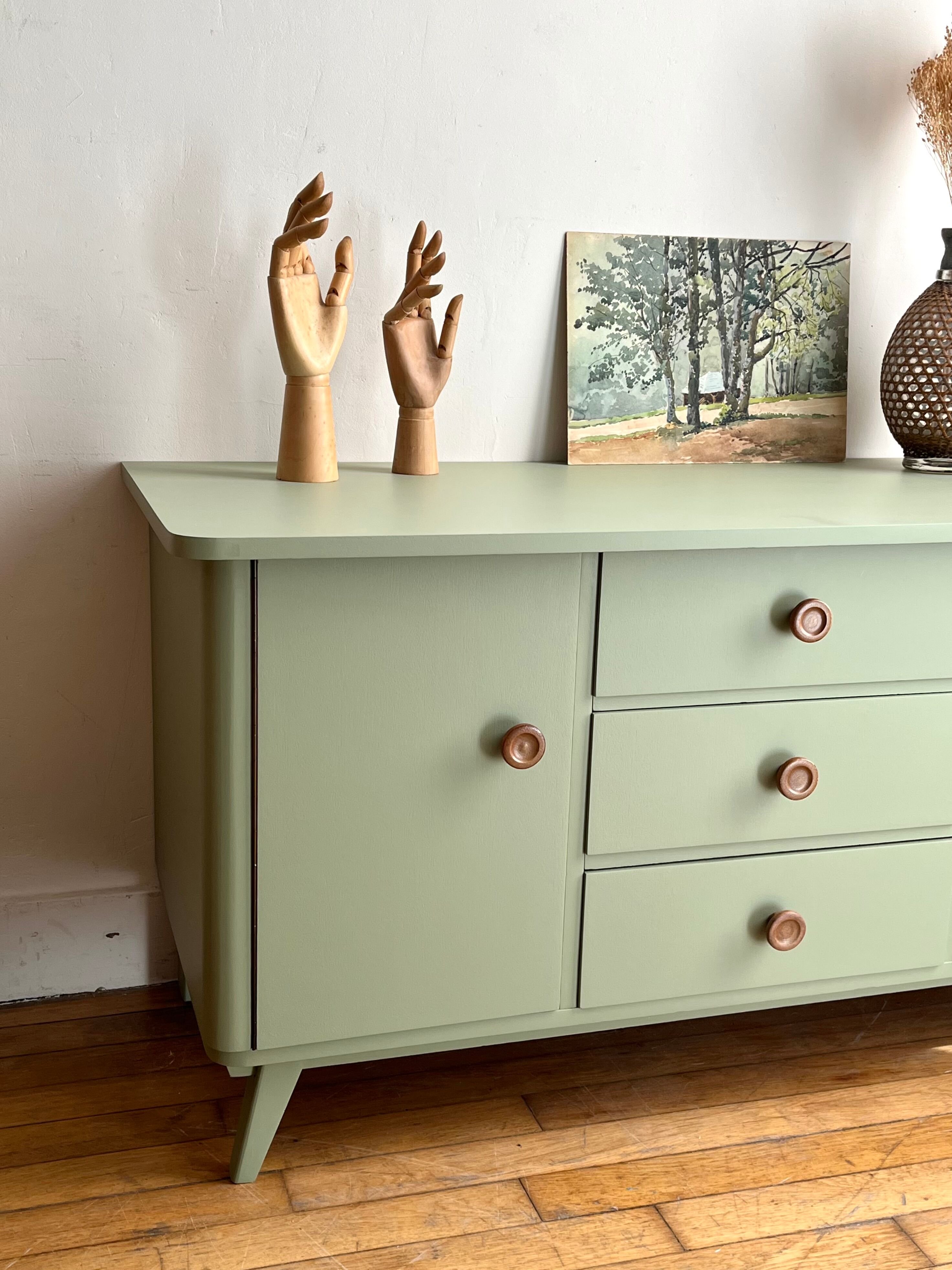 Vintage bass sideboard