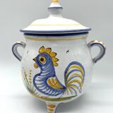 Pot couvert en faïence décor rustique – motif coq – XXe siècle